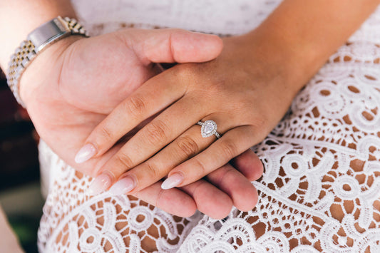 3 reasons why you should consider diamond alternative engagement rings